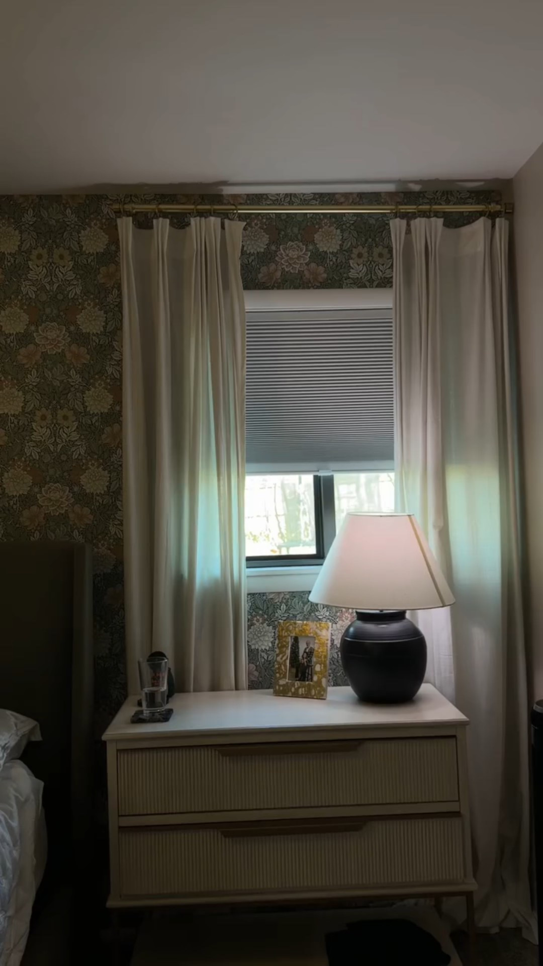 USE CODE MAYWESTHARRISON I’m addicted to layering bamboo romans + curtains — it really gives a cozy intentional look. Y’all know how print obsessed I am too, I love the subtle detail of the trim. It’s a perfect compliment to the Wallpaper. I went with a blackout Roman shade and a mid lined curtain. Comment SHOP below and I will send you the links with a 24% off discount code. #windowcurtains #masterbedroom #romanshades #interiordesign #twopagescurtains