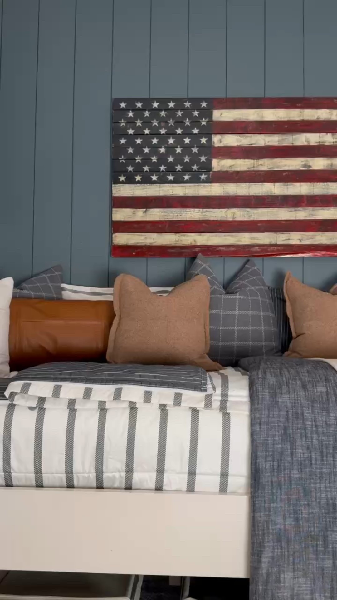 This boy’s room blends all-American charm with cozy, layered textures 🇺🇸✨ Featuring a striped twin bedding set, wooden nightstand, shiplap accent wall, wall-mounted reading sconce, patriotic flag wall art, and plush throw pillows in earthy tones. Functional, timeless, and full of personality!

Bedding by Beddy’s
Code EANES = 20% off 

Bedding Details: 
Chandler Beddy’s (Twin, Cotton, ZipBase)
Taylor Luxe Blanket 
On-the-go blanket tan grid 
Owen Luxe Leather XL Lumbar Pillow Cover
Lincoln Medium Pillow Cover
Monroe Medium Pillow Cover 
Lucas Euro Pillow Cover


#eanesinteriors #boysroomdecor #stripedbedding #shiplapaccentwall #americanflagdecor #throwpillows #woodfurniture #kidsroominspo #patrioticdecor #ltkhome #ltkkids #bedroomstyling #classicamericana


#LTKOver40 #LTKHome #LTKStyleTip