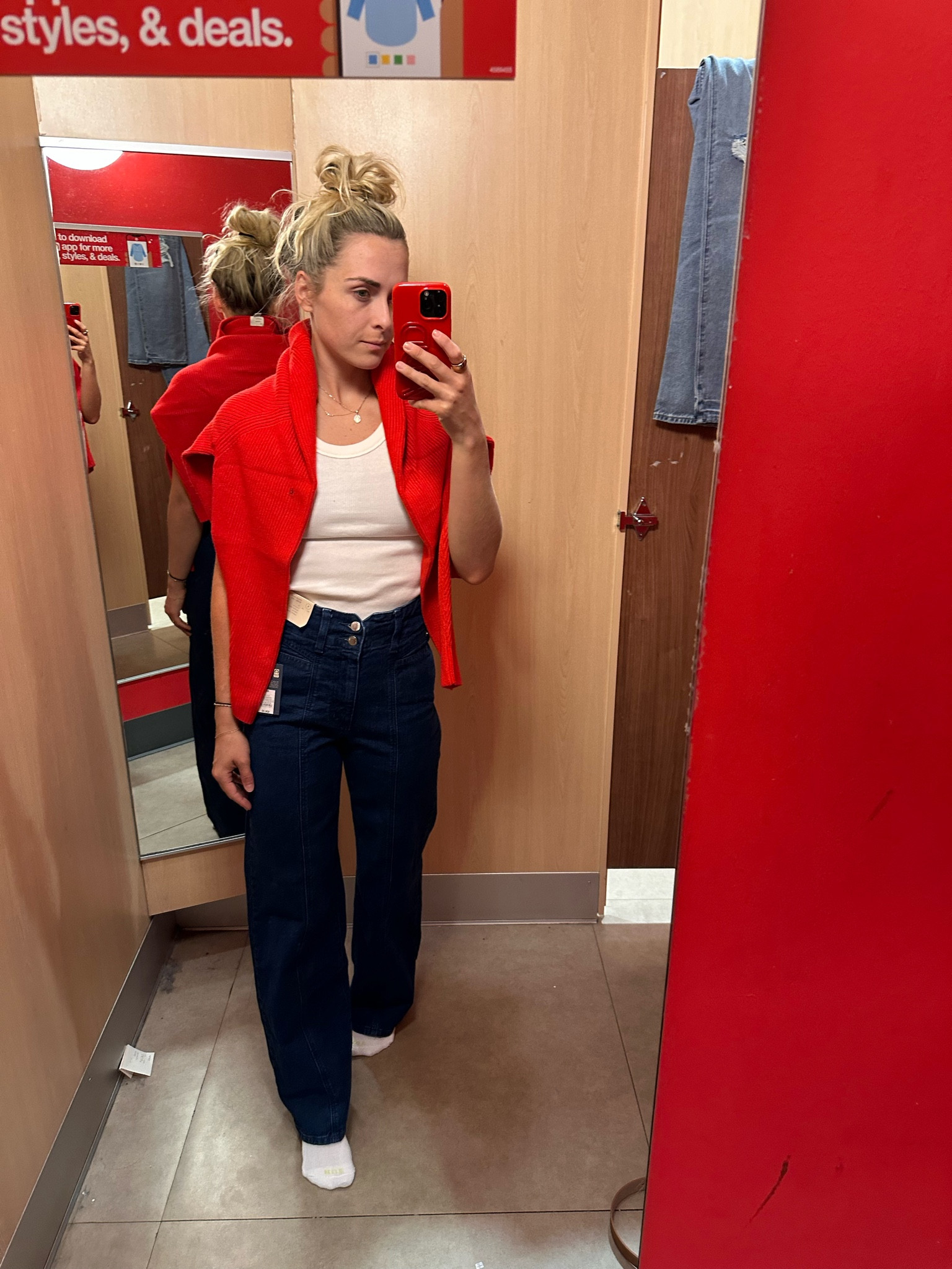 THIS WHOLLLEEEE OUTFIT CAME HOME WITH ME! 

Perfect fall transitional outfit 🍎 and basics that can be swapped with any outfit 

Size 4R in jeans 
Small in tank 
Medium in sweater 

#LTKFindsUnder50 #LTKStyleTip