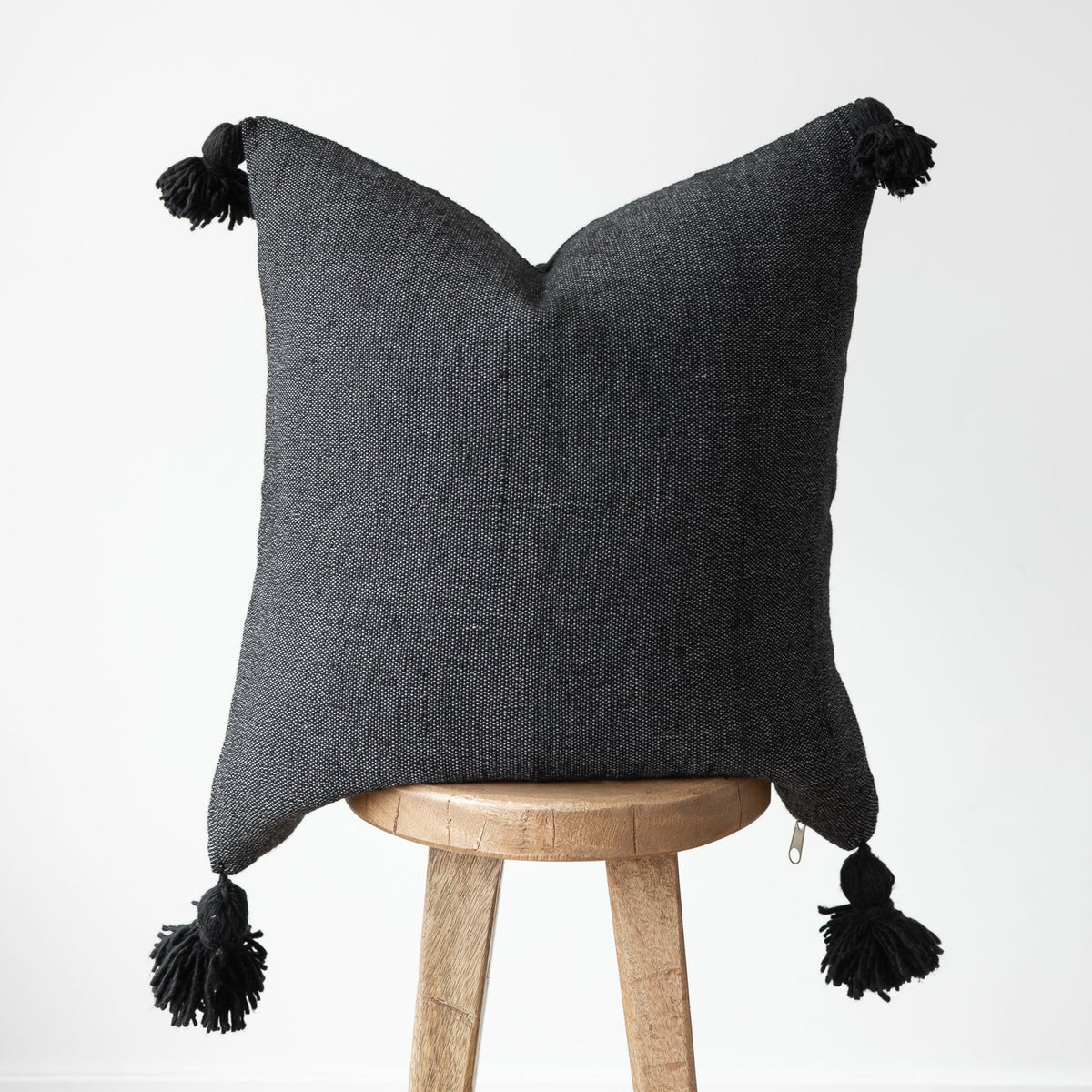 Noir - 22" | 26" Moroccan Pillow Cover | Woven Nook