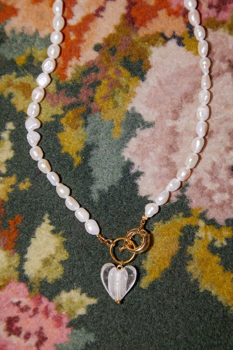 Lisa 18KT Gold and Pearl Heart Charm Toggle Necklace | Lulus