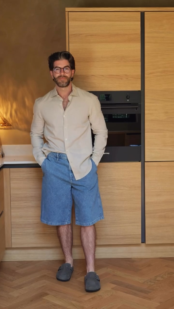 Ad Sparks Wednesday🤝 pay day.​
@marksandspencerman 
​
Here are five must-buy M&S essentials – from my all-time favourite shorts to the linen shirt I’ll live in all summer.​
​
With pay day incoming, fresh Sparks offers in the M&S app today and a sunny week ahead, this is your sign to upgrade your wardrobe.​
​
#MyMarks