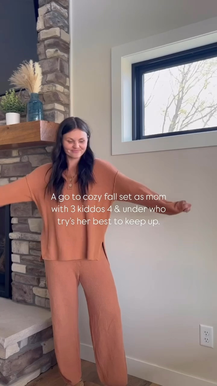 An old video but a good set! Currently rocking this headed into 25th week of pregnancy with my 4th - perfect pregnancy and pp! I have it in grey too!🙌🏼