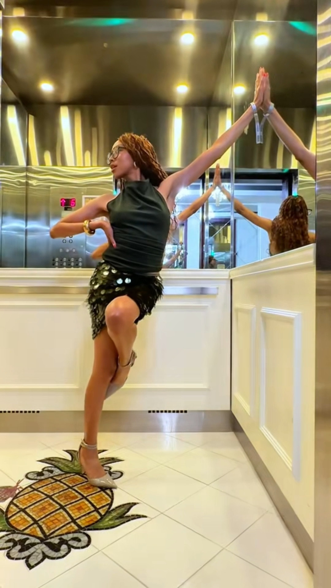 can’t go wrong with a sequin mini skirt for new years! 👗🍸✨


Holiday Party Dress, Sequin Mini skirt, New Year’s Eve party, NYE Party, NYE outfit, sequin NYE outfit 

#LTKootd #LTKHoliday #LTKTall