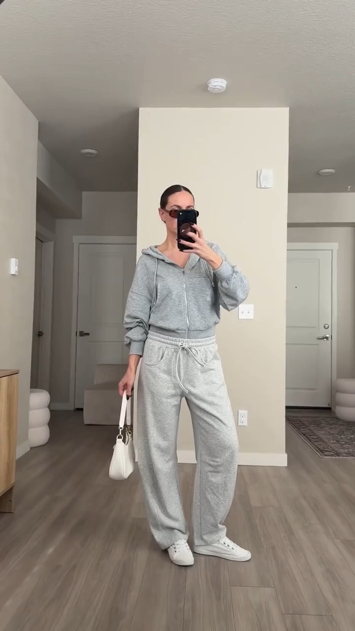 lightweight comfy barrel sweatpants.  so so good!!

#sweatpants #greysweatpants #zipperedhoodie 

#LTKFindsUnder50 #LTKSaleAlert #LTKootd