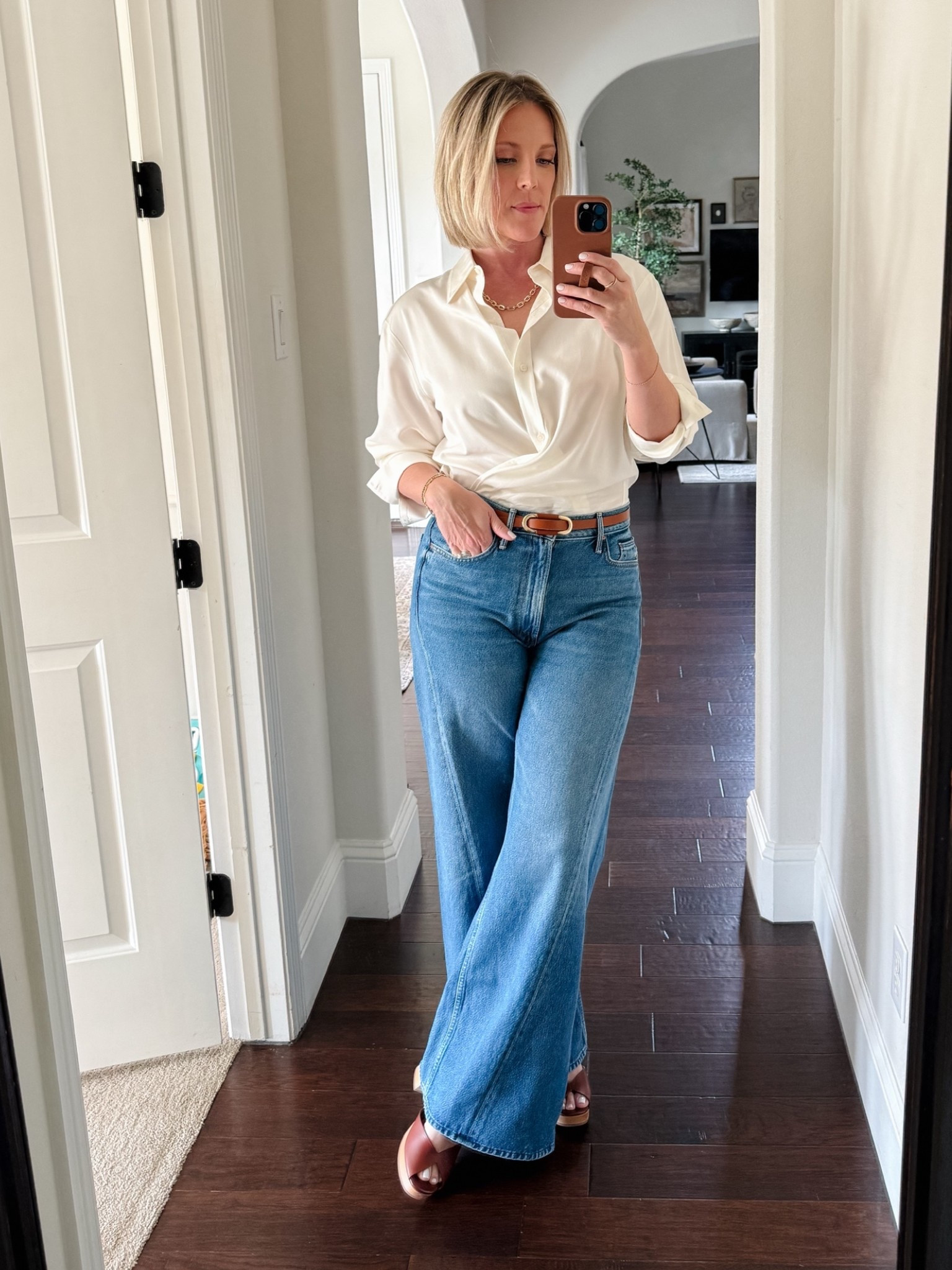 Now I understand why these jeans are so popular! I wasn’t sure if the Mother denim Lemon Twist would be worth it until I tried them. Worth it!!


women’s wide leg jeans, jeans for curvy fit, flattering denim for women over 40, white button up blouse

#LTKOver40 #LTKMidsize