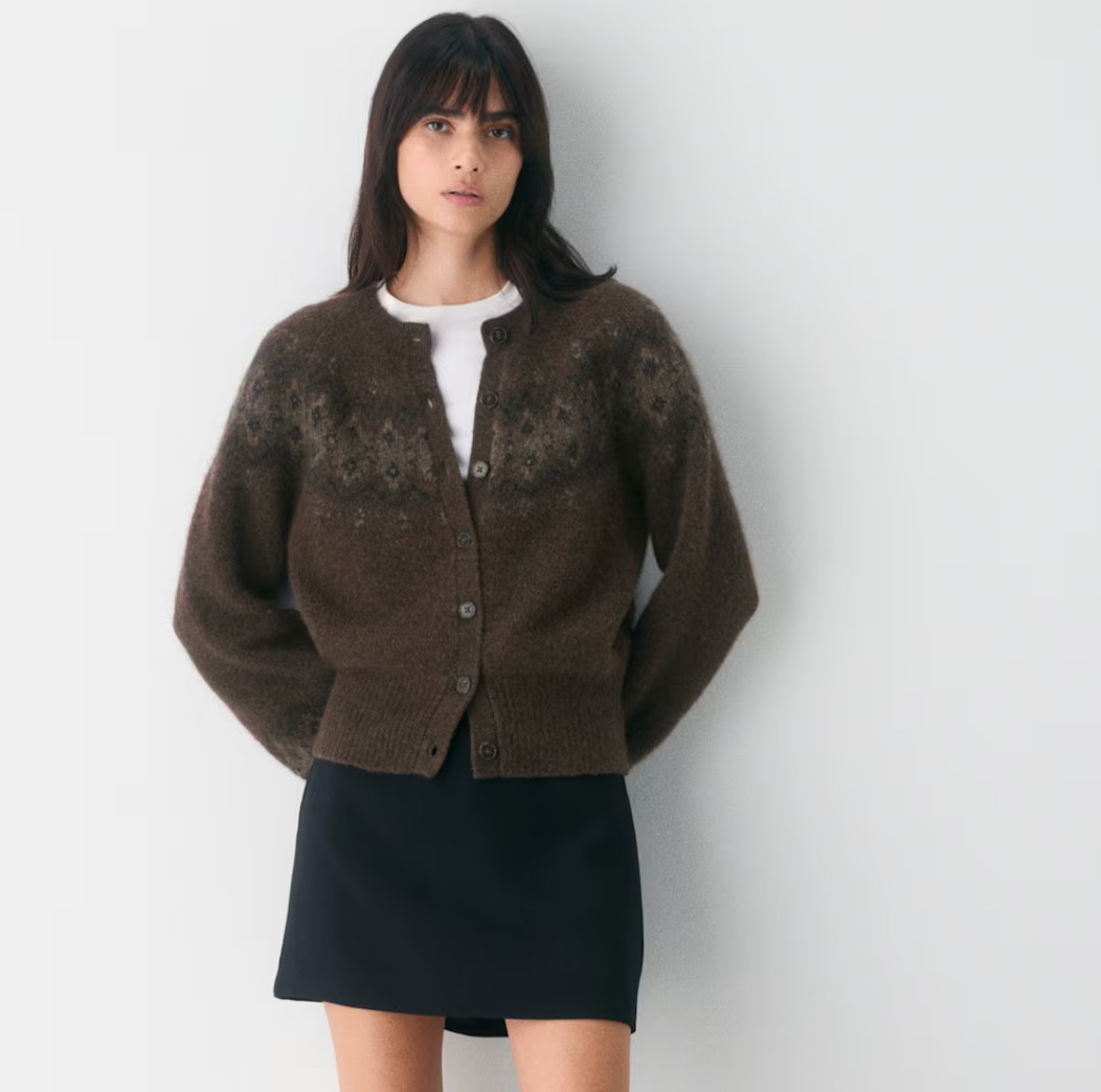 Effortless and confident 🖤 this black mini skirt is a timeless staple that adds the perfect edge to any look. Dress it up with a blazer or keep it casual with a tee. #BlackMiniSkirt #LTKStyle #ChicBasics #EffortlessStyle 

 #LTKstyletip #LTKdatenight #LTKFashionMonth