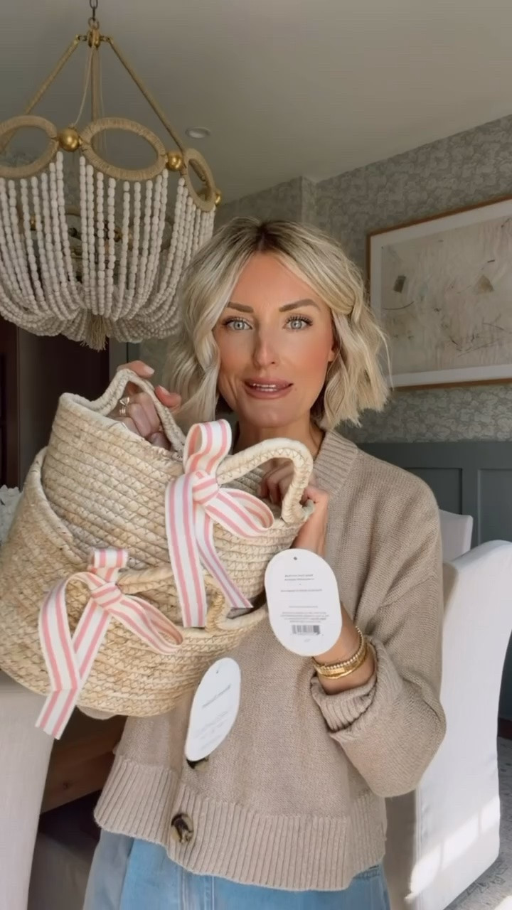 Need a cute basket to hold your Mother’s Day gifts?! I’ve got you covered! How cute is the pink & white striped bow on this one?!

Loverly Grey, Target find, woven basket, Mother’s Day gift ideas

#LTKMothersDay
