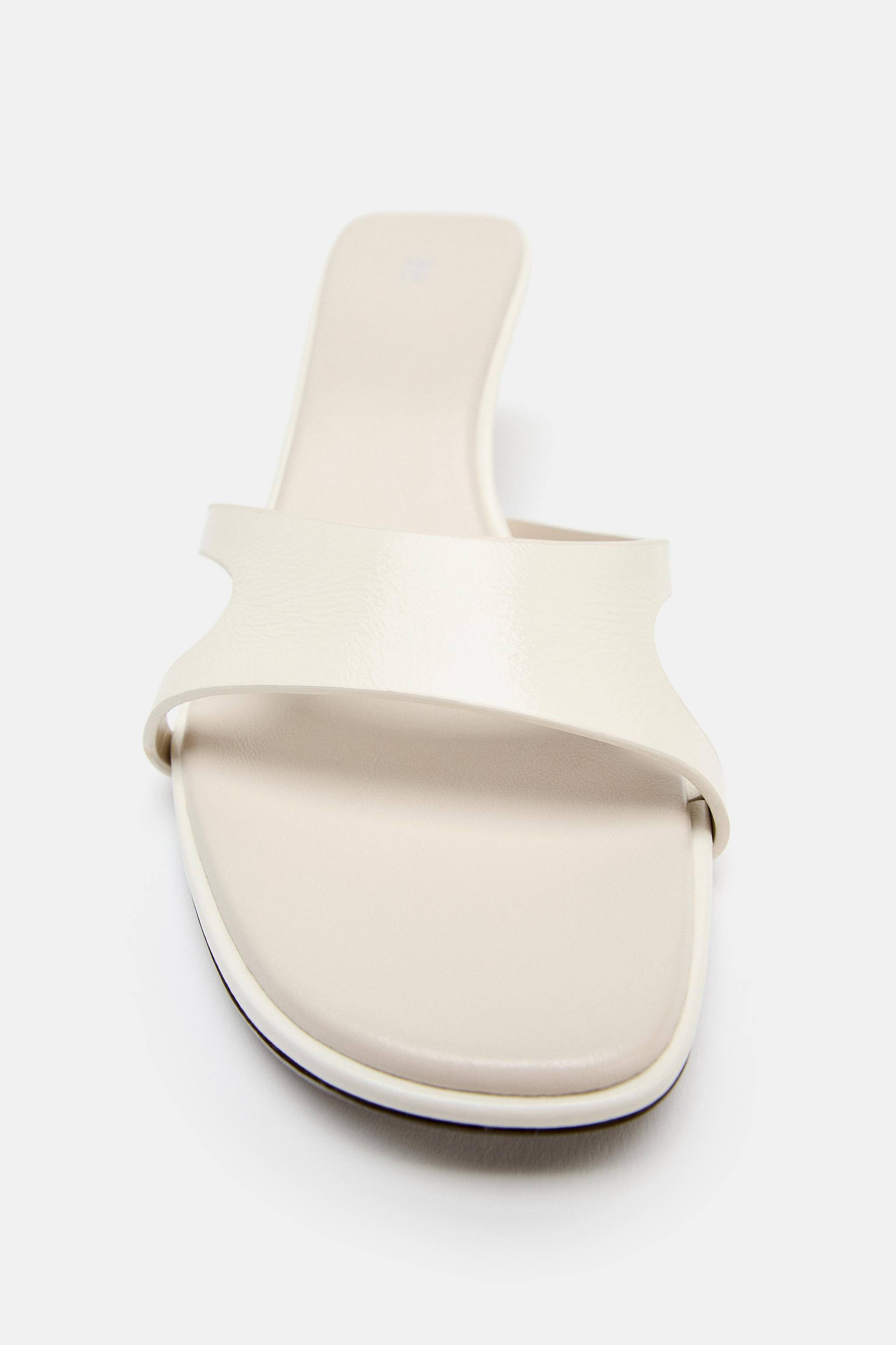 Model height: 178 cmLeather sandals. Front strap with cut-out detail. Slim kitten heel. Round toe... | Zara DE