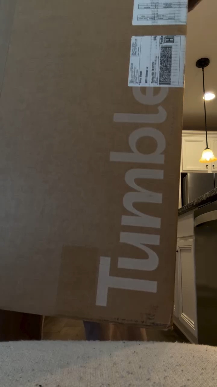 my first (and only) purchase for our new home so far! Out of so many washable rugs on the market, choosing @tumblerugs was a no brainer! Comment RUG for the links

#tumblerunner #kitchencozy #washablerugs #homedecor