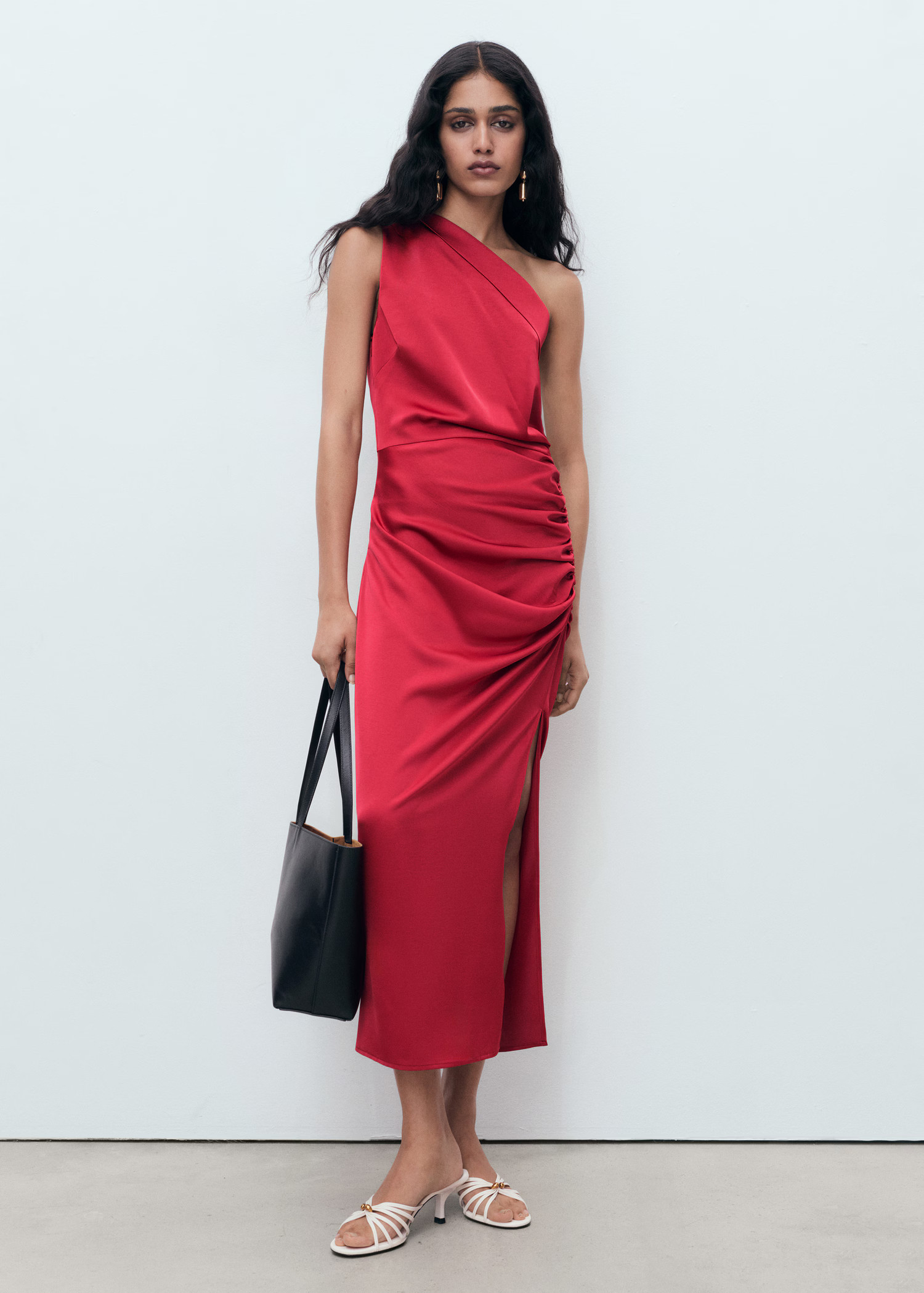 Asymmetrical satin dress with side slits | Mango (US/MX/AU)