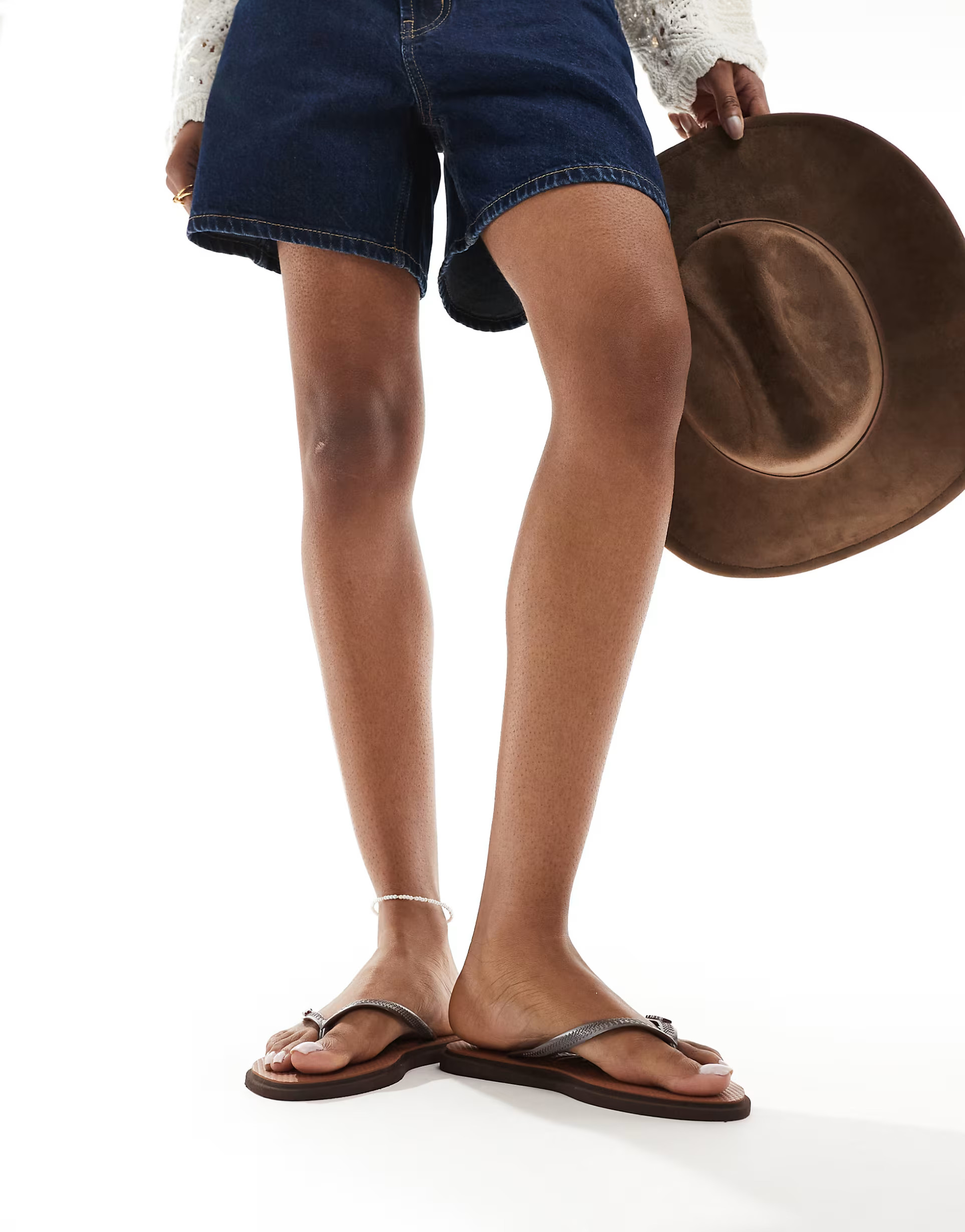 Havaianas slim point flip flops in dark brown | ASOS (Global)