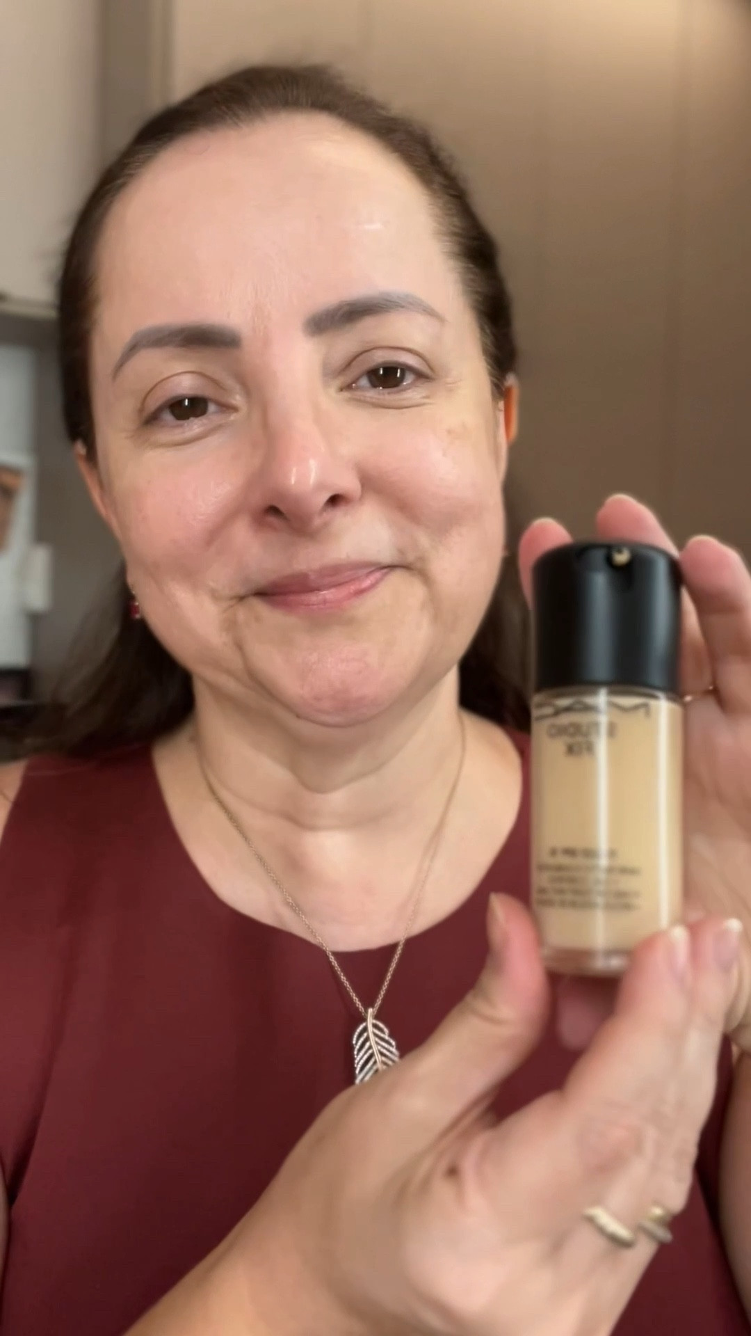 Maquiagem com a base Studio Fix Fluid da Mac em nova fórmula em pele madura. Minha cor é a NC15.

#LTKbrasil #LTKestilo50+ #LTKbeleza