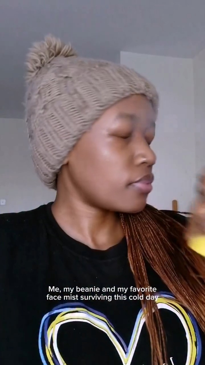 No makeup, just my morning skincare, my beanie, and a little mist refresh at home. Not giving that dry, dull-looking skin a chance 💦 I love giving my face a few sprays throughout the day when I want that glowy skin and a fresh, cooling feeling without doing a whole skincare routine again. That's when my Apto Turmeric mist with witch hazel comes in- my go-to for a quick midday refresh. #skincareroutine #apto #facemist #skincare

 

 #LTKdayinmylife #LTKselfcare #LTKBeauty