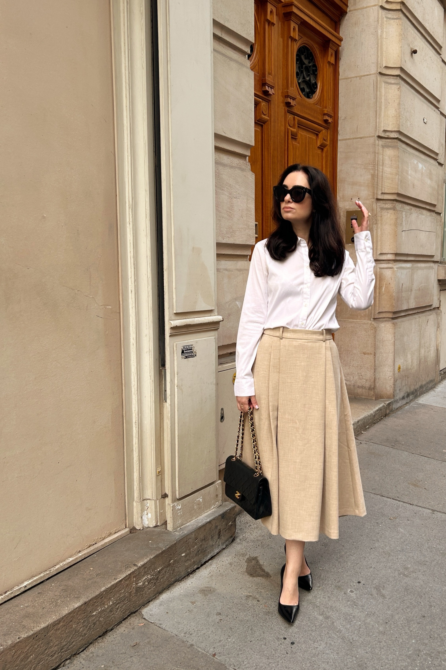 Shirt: Uniqlo
Skirt: Babaton
Heels: Via Spiga
Bag: Chanel
Sunglasses: Celine

#LTKtravel