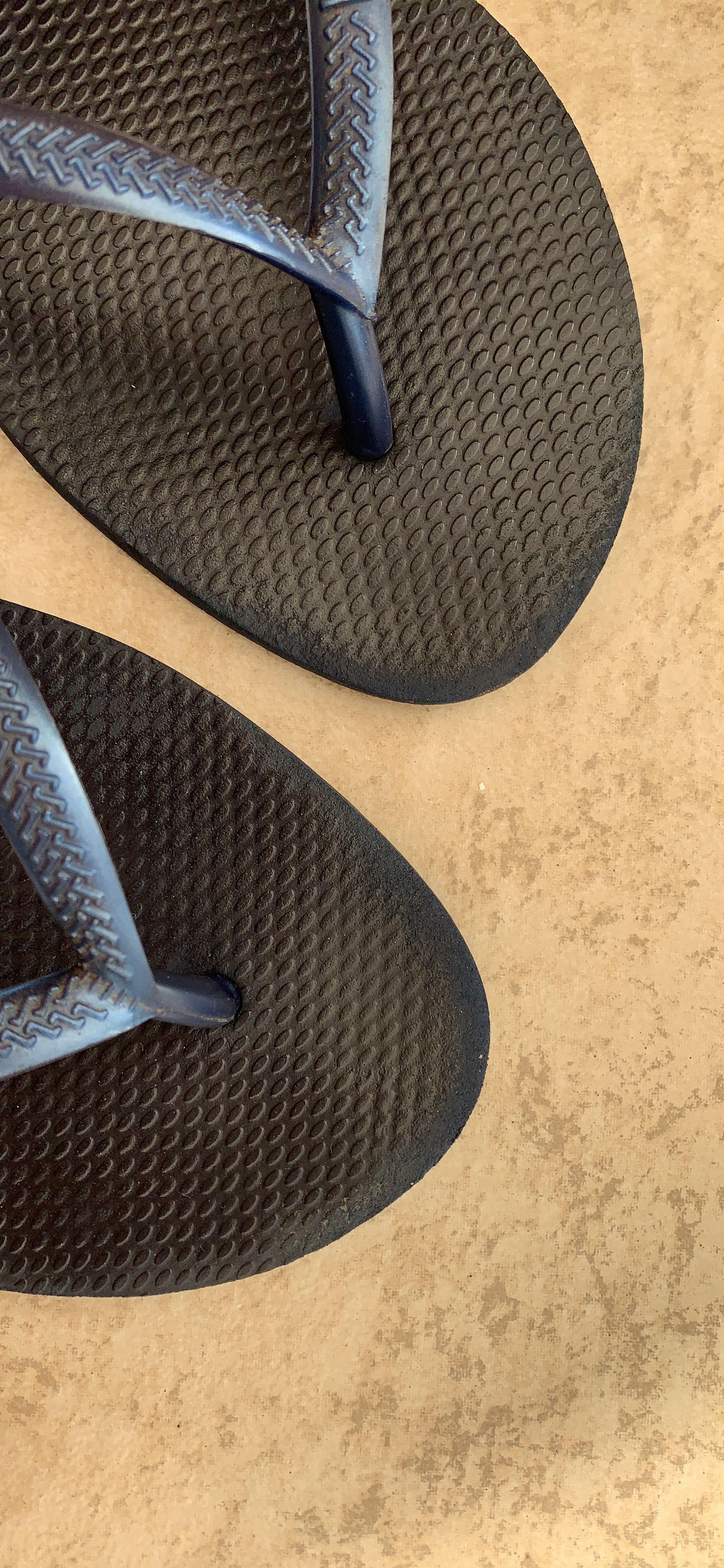 Havaianas - Slim, Stylish, Durable and Versatile Flip-Flops, with Textured Sole for Grip and Supp... | Amazon (UK)