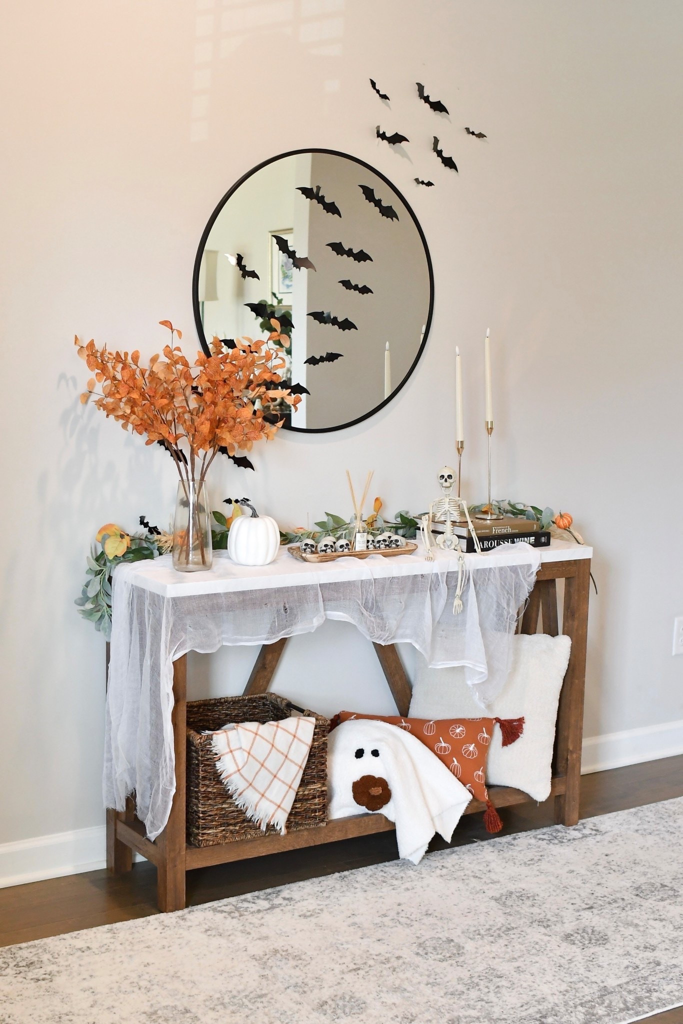 Halloween entryway table decor 👻🎃