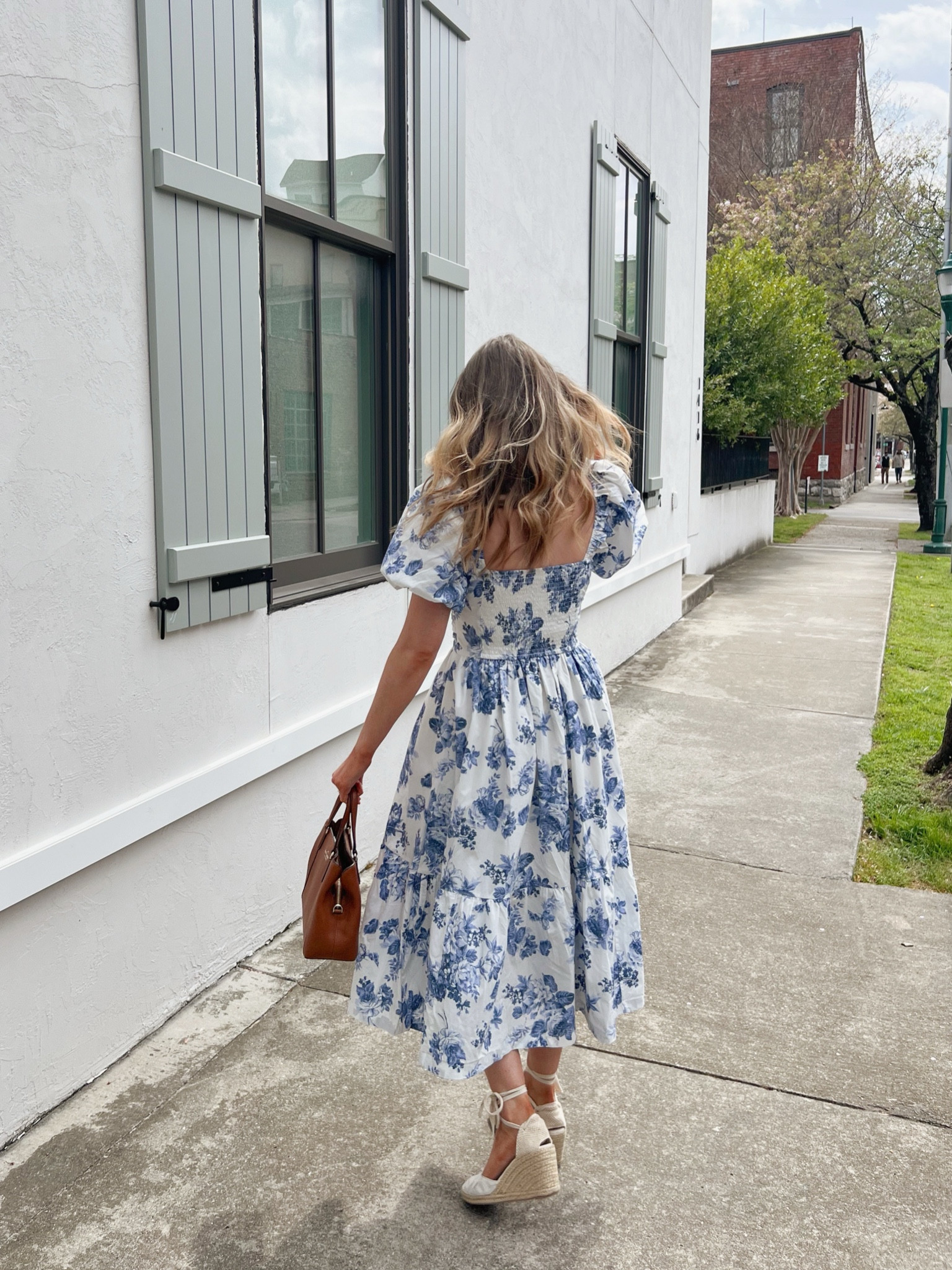 probably one of my favorite dresses I’ve ever put on 🫶🏼🫶🏼 wore this for Easter and definitely packing it for a Europe trip this summer!

(Search words: floral puff sleeve dress, blue and white dress, spring dress, spring outfit, summer dress, summer outfit, Italy dress, Italy outfit, vacation outfit idea)



#LTKSeasonal #LTKtravel #LTKeurope