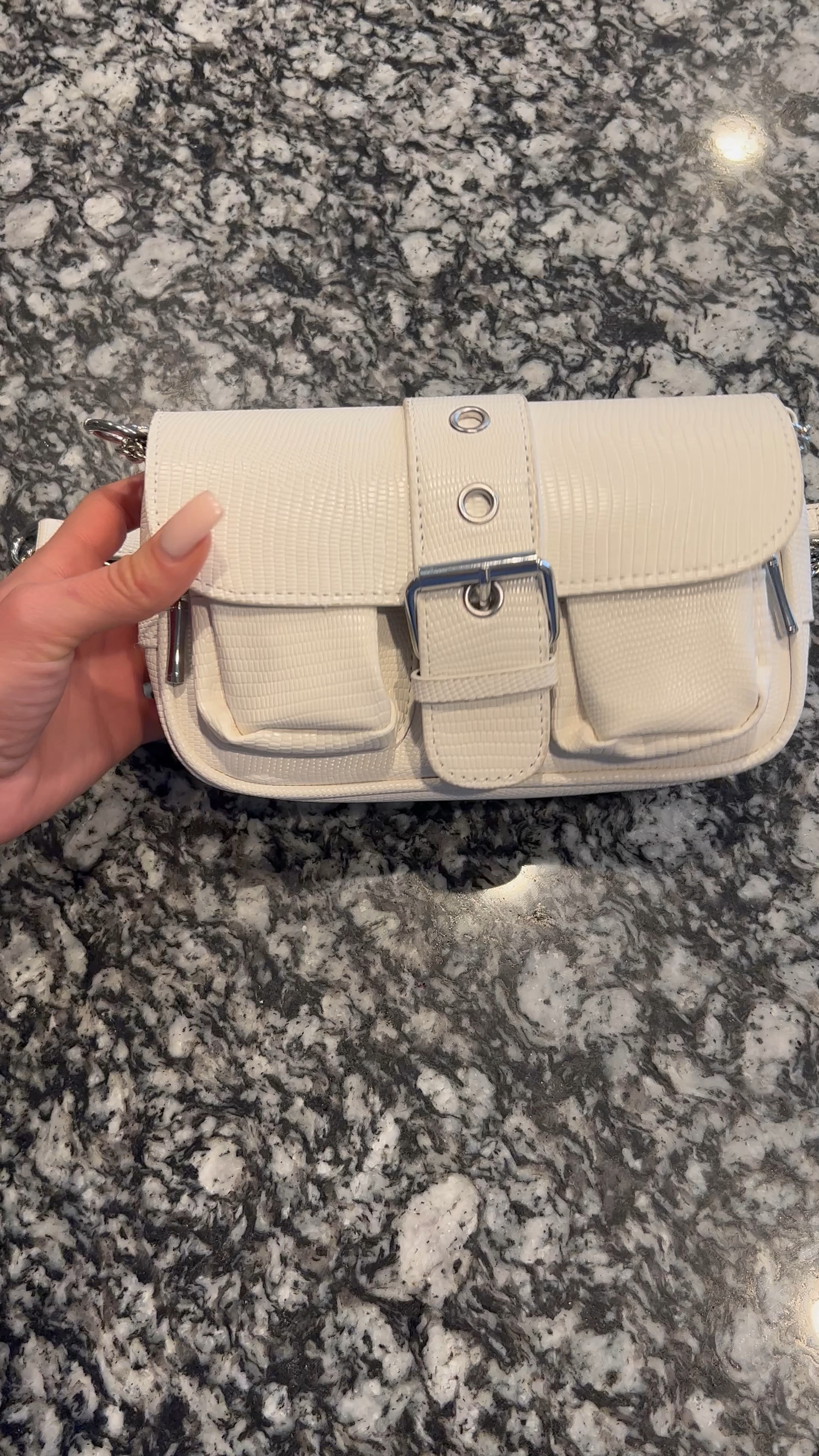 White purse inspiration! 

#LTKstyletip #LTKunder50 #LTKU