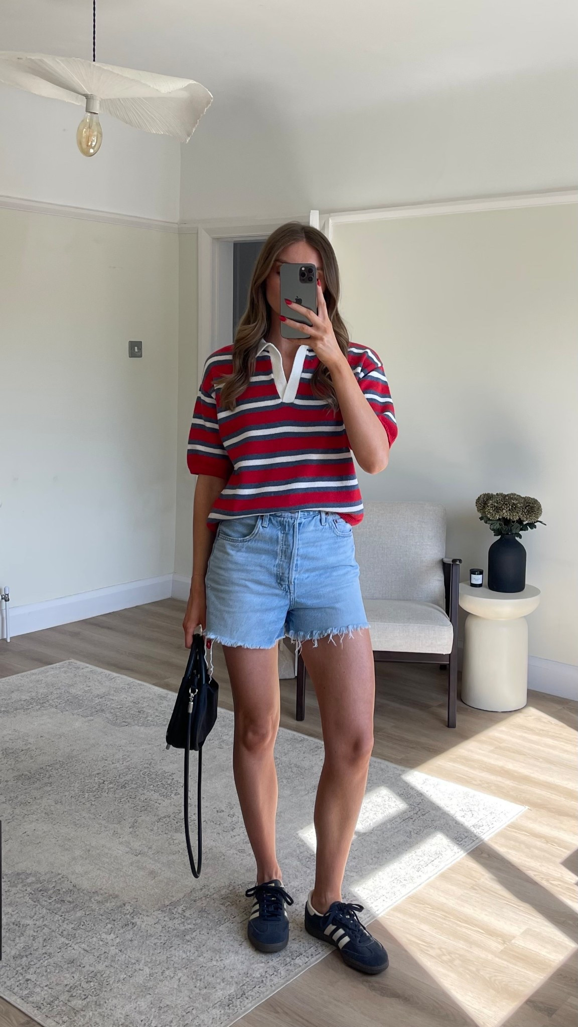 
Oasis outfit inspiration, what to wear if you were lucky enough to get tickets

Small in the knitted polo
Older Levis shorts so I’ve linked similar 
Adidas navy sambas   

Concert outfit, oasis outfit, gig outfit