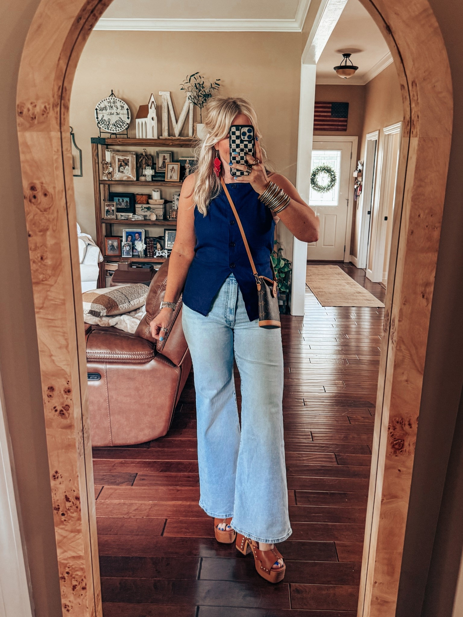 Love these Levi’s! I sized up in them. This vest style top is so CUUTE! It’s only $25 and I’m wearing a medium. 


#LTKStyleTip #LTKOver40 #LTKItBag