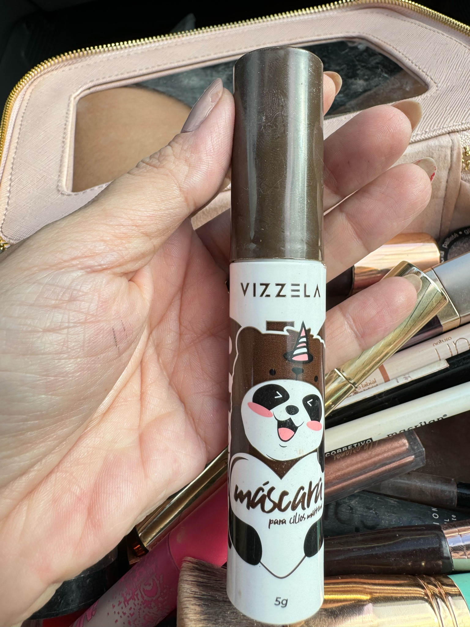 A máscara de cílios marrom é a minha preferida para usar de dia. Essa ainda tem aquela tecnologia que sai com água quente e não mancha ao redor dos olhos.

#LTKover40 #LTKbrasil #LTKbeauty