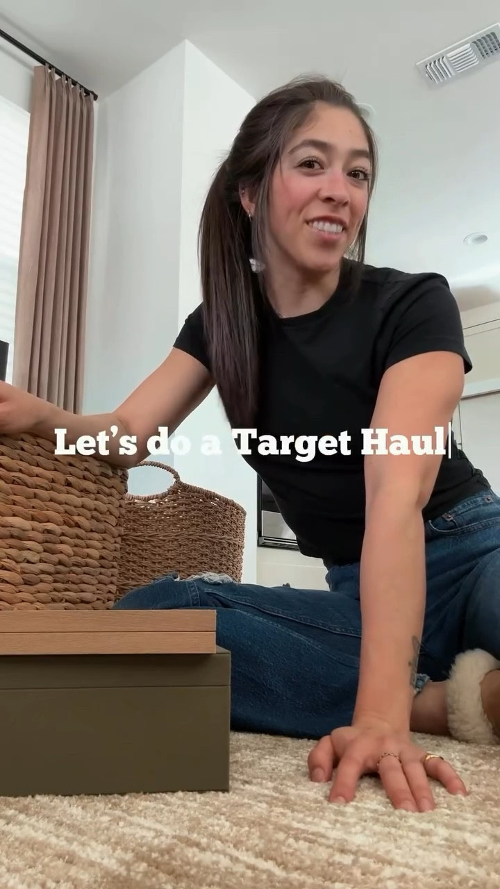 Ended up grabbing a few things from Target that I’m actually obsessed with! Little upgrades, cozy pieces, and random finds that make everything feel more put together 🏡✨

@target @casalunabytarget 

#haul #homedecorfinds #firsttimehomeowner #targethomedecor #targetfind