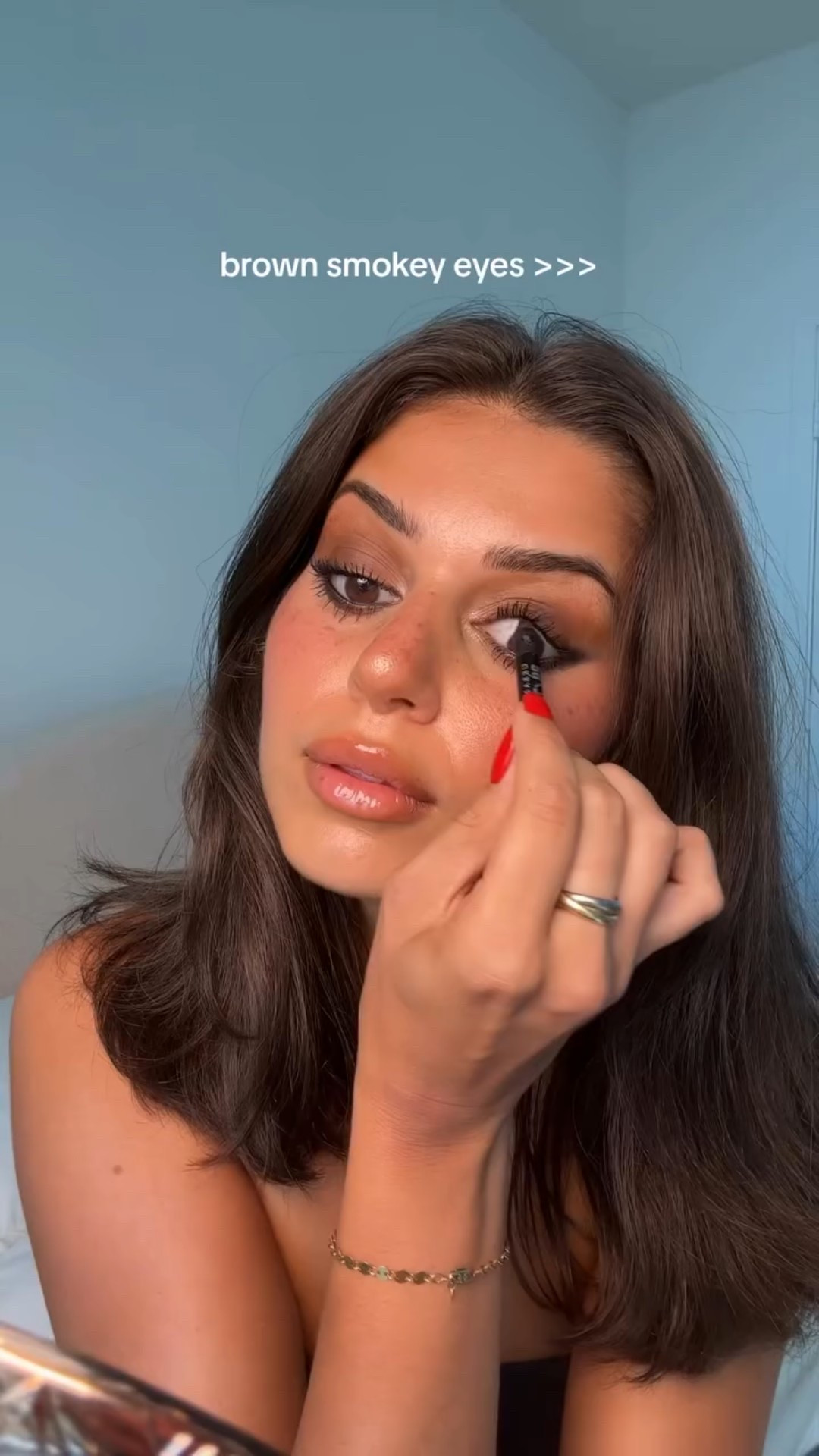 I’m still heartbroken about the blush 😭💔 but ANYWHO - if you’re a brown-eyed babe, this is your sign to try this brown smokey eye!! The earthy colors will add so much depth and dimension to your natural color palette + emphasize the rich warmth in your eyes / hair / skin tone so beautifully ✨

Details:

@refybeauty primer
@elfcosmetics clear brow gel
@charlottetilbury flawless filter (shade 5), tinted eyebrow gel (dark brown), contour wand (medium/dark), highlighter wand (goldgasm), airbrush matte bronzer (tan)
@lauramercier translucent setting powder
@urbandecaycosmetics eyeshadow primer potion / Naked Honey palette / 24/7 eyeliner pen
@thrivecausemetics mascara
@rarebeauty liquid luminizer (enlighten)
@toofaced born this way concealer (warm beige)
@benefitcosmetics lovetint cheek stain
@narsissist powder blush (Orgasm X)
@maryliascottcosmetics freckle pen
@nyxcosmetics lipliner (light brown)
@hudabeauty faux filler gloss

#makeuptutorial #smokeyeyes #browneyesmakeup #makeupforbrowneyes #lattemakeup #smokeyeyetutorial #makeupideas #makeupinspiration #makeupartist #beautytips