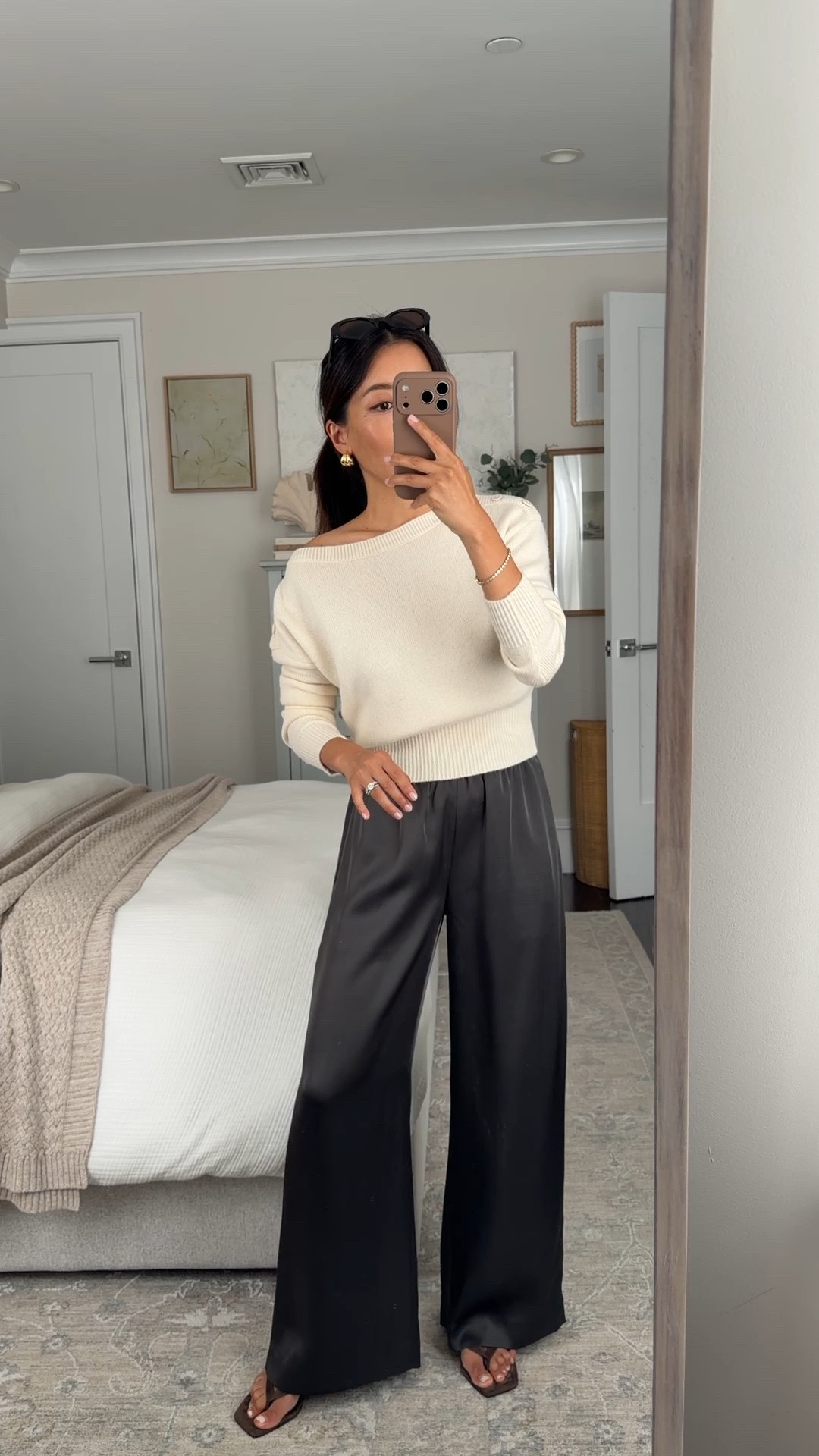 • Wool Cashmere Sweater 2XS in seaside cream 
• Satin Lodge Pant XS short i sized up  so they’re more flowy and I cut the ties off since I don’t use them

@aritzia #aritziapartner 

Petite style, fall outfit ideas, elevated easy dinner, girls night , date night outfit

#LTKPetite #LTKootd #LTKSeasonal