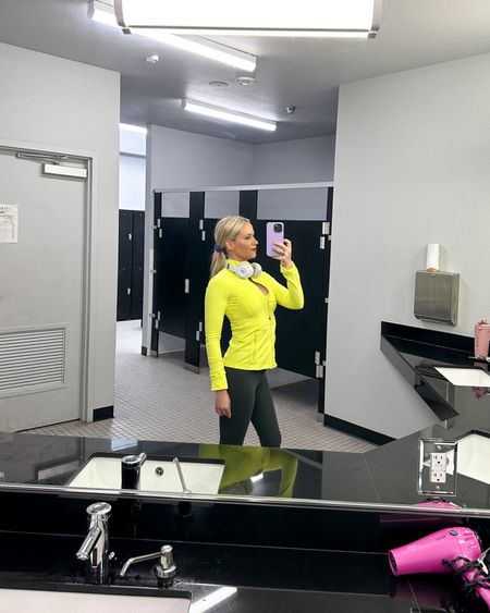 Jacket: Electric Lemon, 6
Leggings: Graphite Gray, 4
Shoes: White, 9.5

Lululemon Define | Lululemon leggings | Swift Speed | Fitness | Activewear | Weightlifting | Gym

#LTKfitness