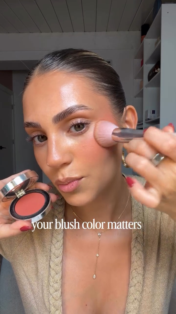 gold 🤝 peach blush 🍑 wearing the new YSL cream make me blush, delisshhhh 🤤 #warmundertone #peachblush #oliveundertone #howtodomakeup #makeuptip