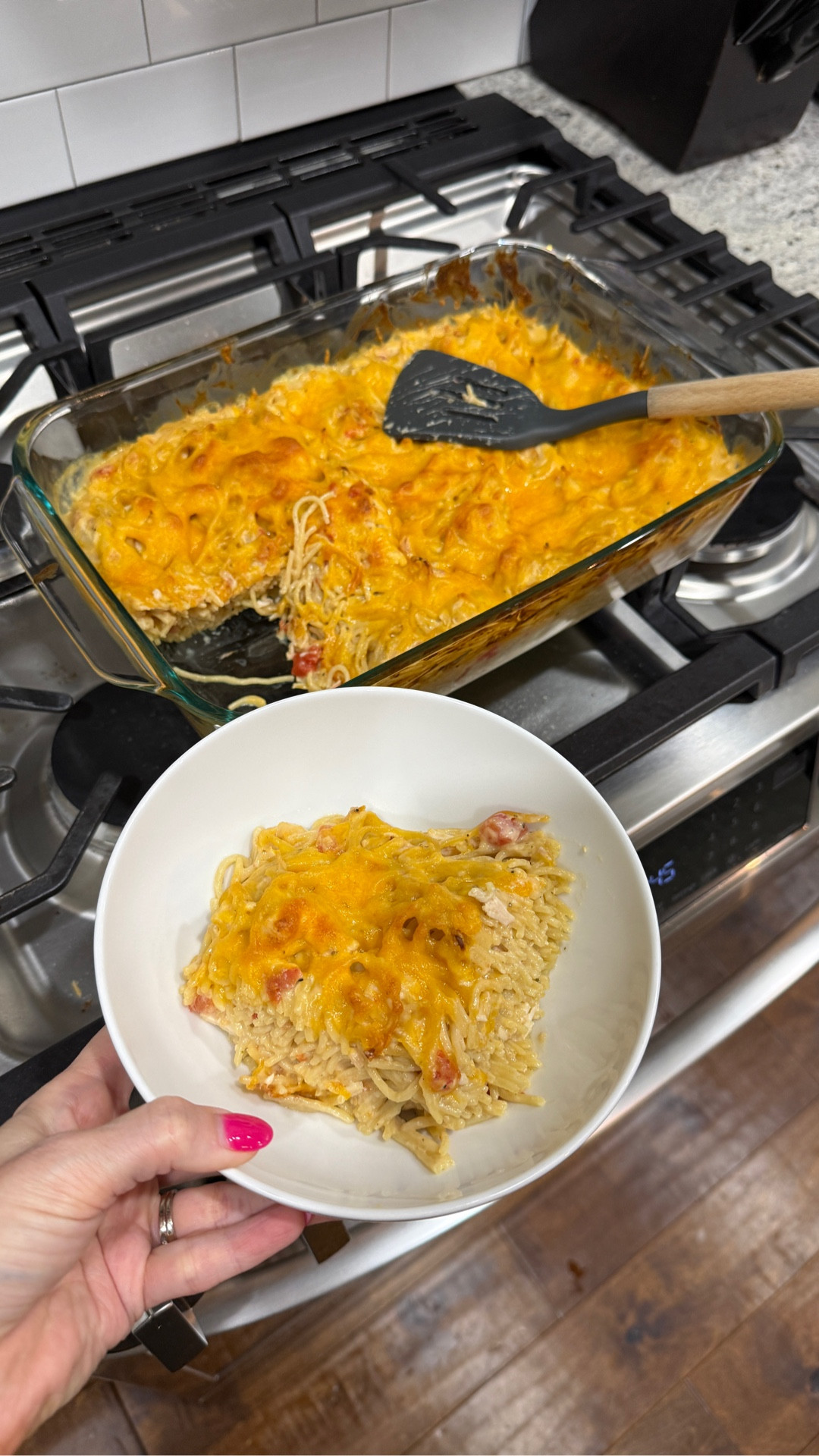 Easy Baked Chicken Spaghetti 🤍

This is one of those dinners that’s always a hit… creamy, cheesy, and perfect for busy weeknights 🙌🏼

I love making this when I need something simple that I know everyone will eat (and the leftovers are SO good too 👏🏼)

Ingredients:
• 12 oz spaghetti
• 2 cups cooked shredded chicken
• 2 cans (10.5 oz) cream of chicken soup
• 1 (10 oz) Rotel (undrained)
• 1 cup sour cream
• 2 cups shredded cheddar (divided)
• ½ tsp garlic powder
• ½ tsp onion powder
• Salt & pepper

Directions:
1️⃣ Preheat oven to 350°
2️⃣ Cook spaghetti and drain
3️⃣ In a large bowl, mix chicken, soups, Rotel, sour cream, 1½ cups cheese, and seasonings
4️⃣ Stir in cooked spaghetti
5️⃣ Pour into a greased 9x13 dish
6️⃣ Top with remaining cheese
7️⃣ Bake 20-25 minutes until hot and bubbly

Let it sit a few minutes before serving so it sets up perfectly 👏🏼

Save this for your next easy dinner ✔️

#EasyDinnerIdeas #FamilyFriendlyMeals #ChickenSpaghetti #WeeknightDinner #ComfortFoodRecipes