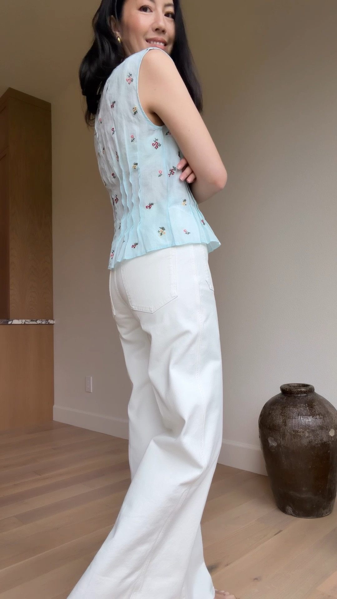 The details on this top! Feminine and flirty. @jcrew #injcrew #ad

I’m wearing a 6 in the top, Small in the cardigan and 27 in the jeans. 

#LTKgrwm #LTKootd