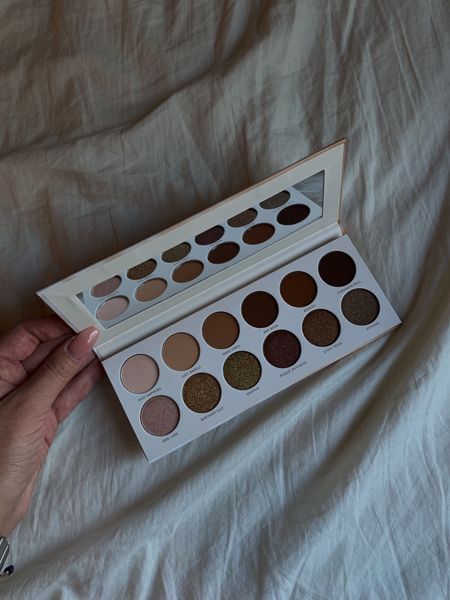 The PERFECT palette for this fall - full of neutrals, browns, and shimmery golds.  

#LTKbeauty #LTKstyletip #LTKSeasonal