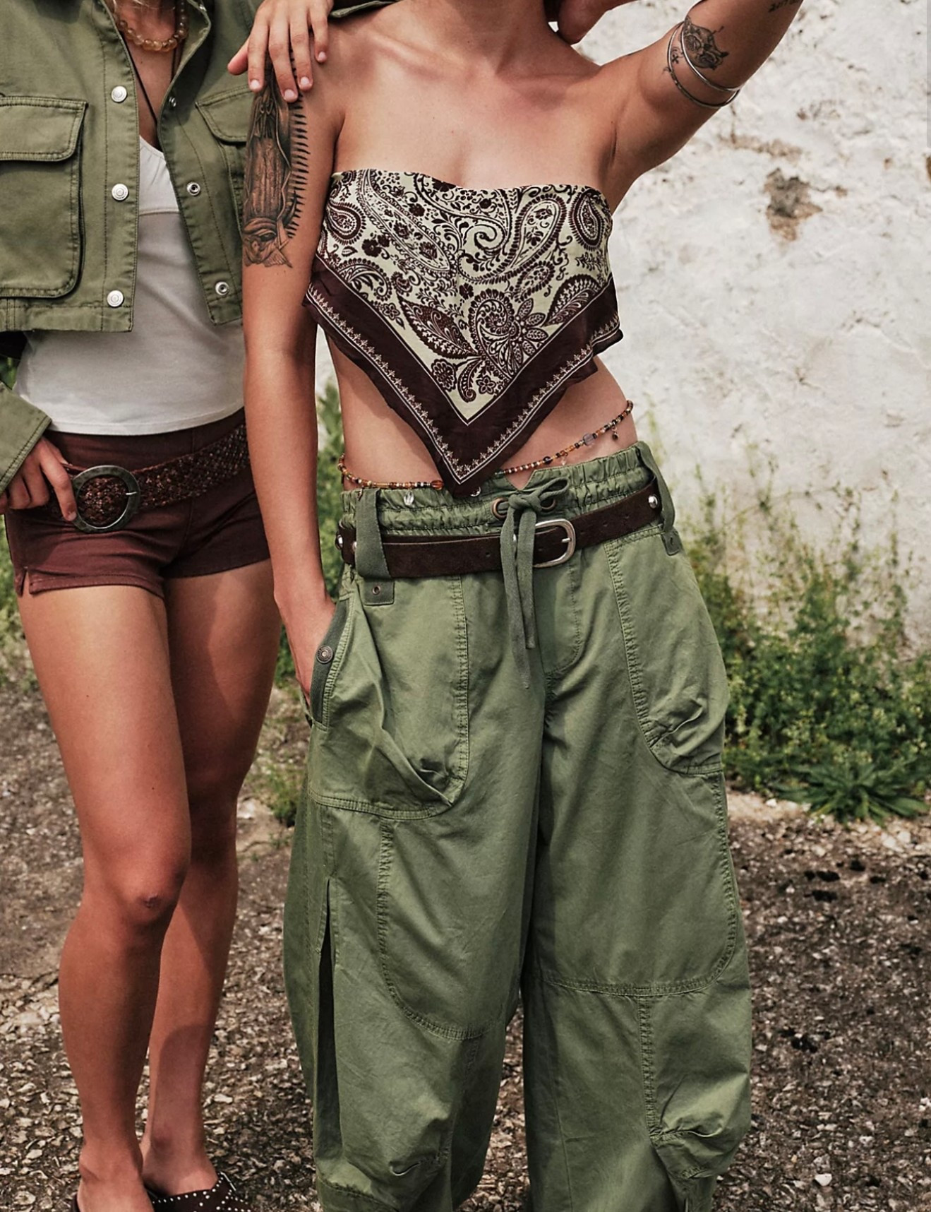 Obsessed with this green cargo pants + brown bandana top combo from Free People. Effortless grunge look and so comfortable 

#freepeople #cargopants #bandanatop 

#LTKStyleTip #LTKSeasonal #LTKFindsUnder50
