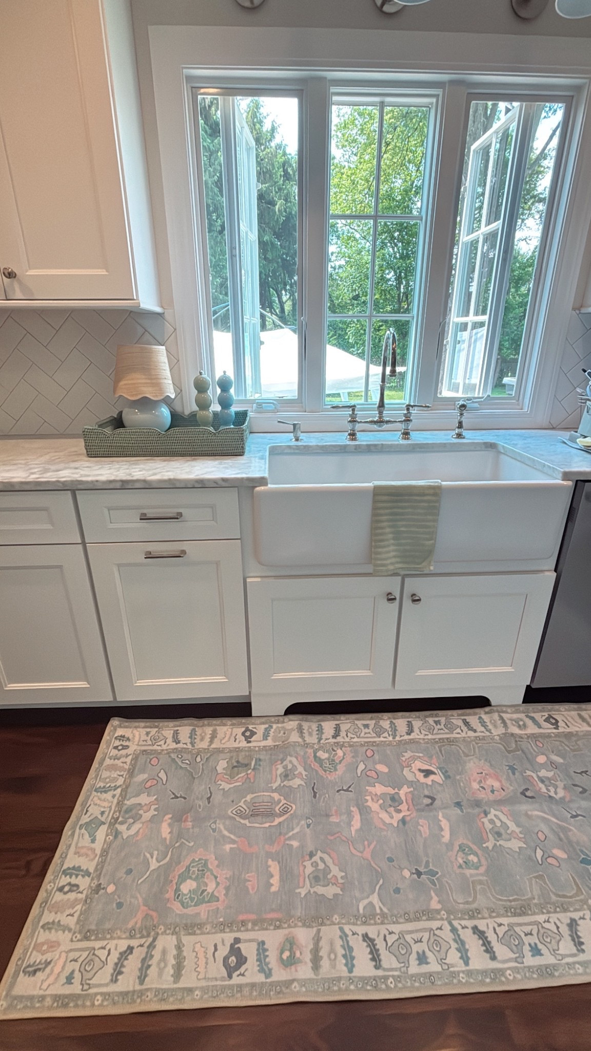 This kitchen runner is under $40 !! 😮🤯
Grandmillenial 
Coastal grandmother 
Traditional 
Vintage look for less 


#LTKHome #LTKStyleTip #LTKSaleAlert