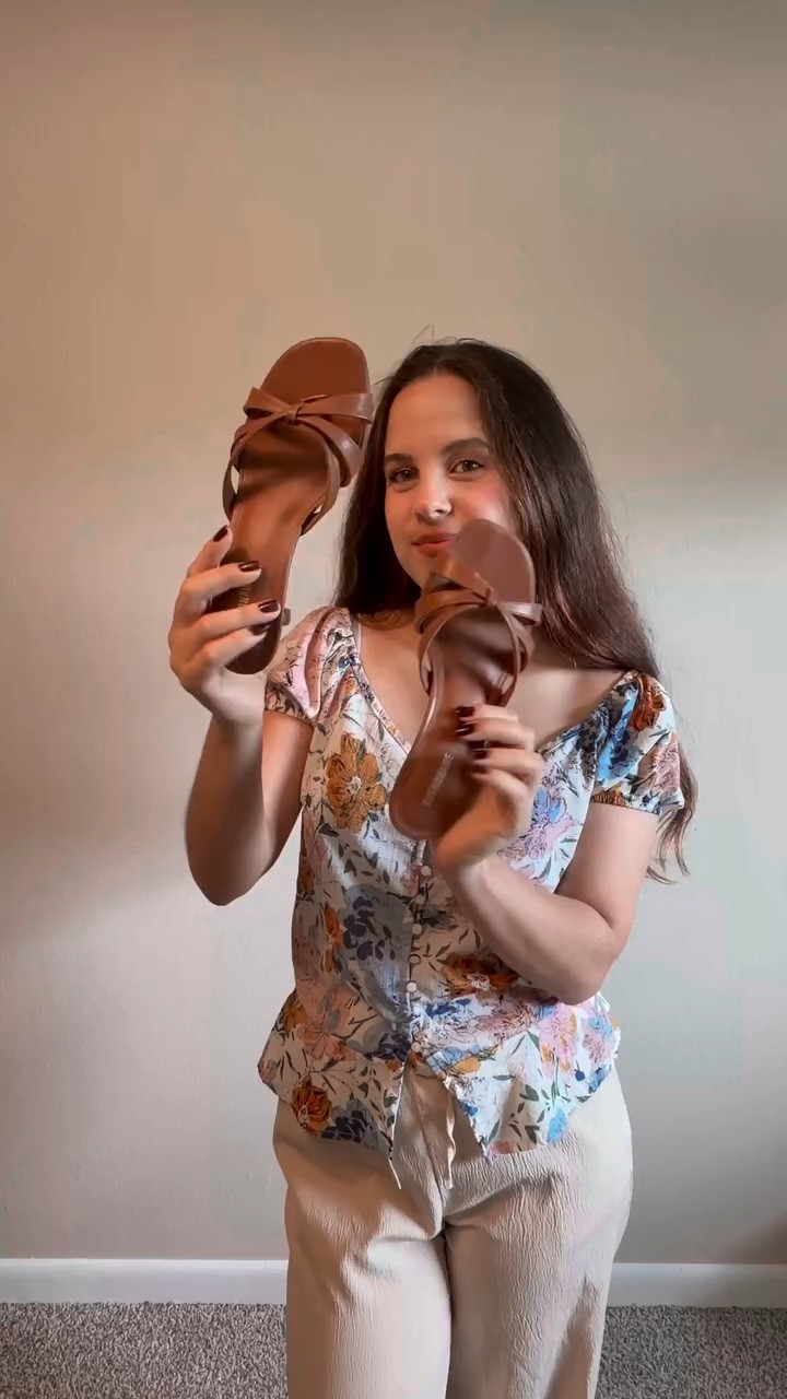 Los zapatos fueron la inspiración… el outfit fue el resultado. ✨👠
@cushionaireshoes 

Cuando encuentras el par de zapatos perfecto, todo el look se une de forma natural. 🤍🤎

¿Qué te parece este outfit? ¿Lo usarías? 👇

Puedes encontrar todo el look en mi tienda de Amazon. 🛍️✨

#cushionaire #cushionairepartner  #momoutfit #ugccreator #amazonfashionfinds

#LTKgrwm #LTKmomlife #LTKSeasonal