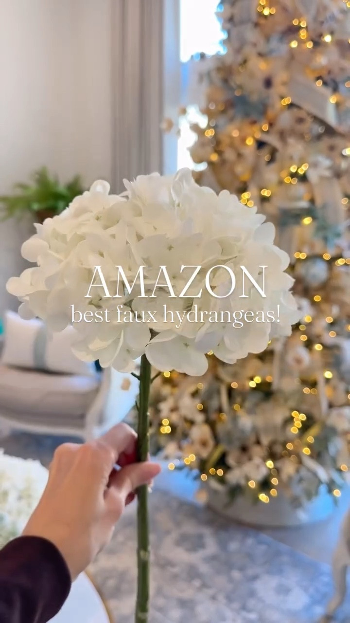 The most realistic faux hydrangeas are back!! 🤍✨They look and feel unbelievably real-only $25 for 5 stems. I love them so much I even tucked them into my Christmas tree this year! 🤩🎄 Of course, a favorite for year-round styling as well! I used 10 stems for the larger arrangement and 6 for the smaller. ✨ Comment SHOP for links!