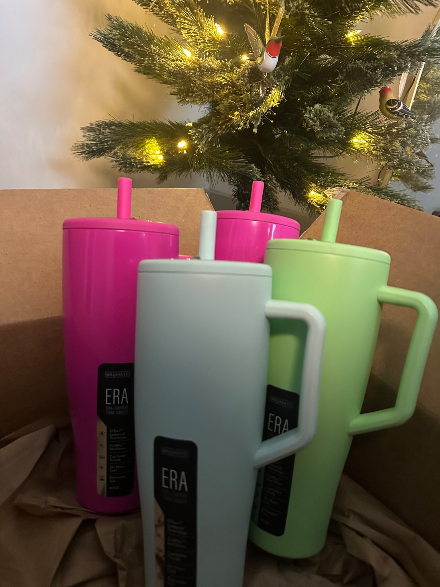 My all time favorite reusable water bottle! The locking feature is spectacular for anyone on the go! A wonderful gift for yourself this holiday season

#LTKGiftGuide #LTKdayinmylife #LTKActive