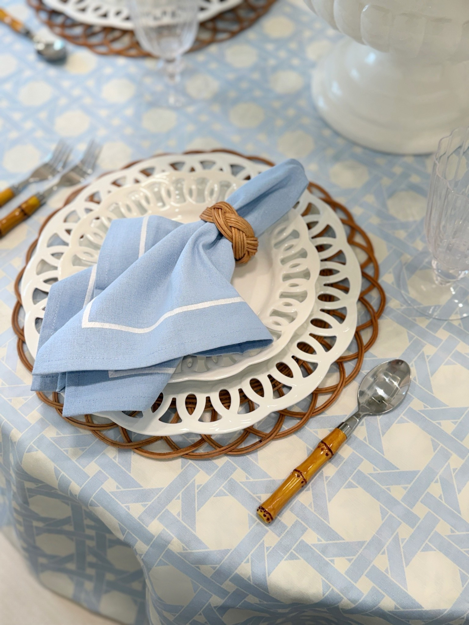 Target braided rattan napkin rings only $4 each & looped rattan placemats only $4.50 each! 💙 summer tablescape, cane print tablecloth, summer entertaining, lattice plates, bamboo flatware, looped rattan placemats charger plates  #target studio McGee threshold Memorial Day weekend hosting ideas