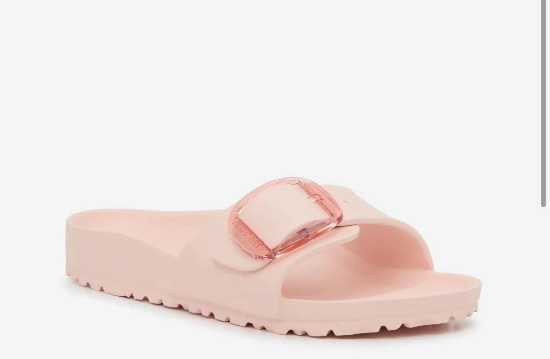 Cutest shoes for spring and summer time. Ready for the beach  
