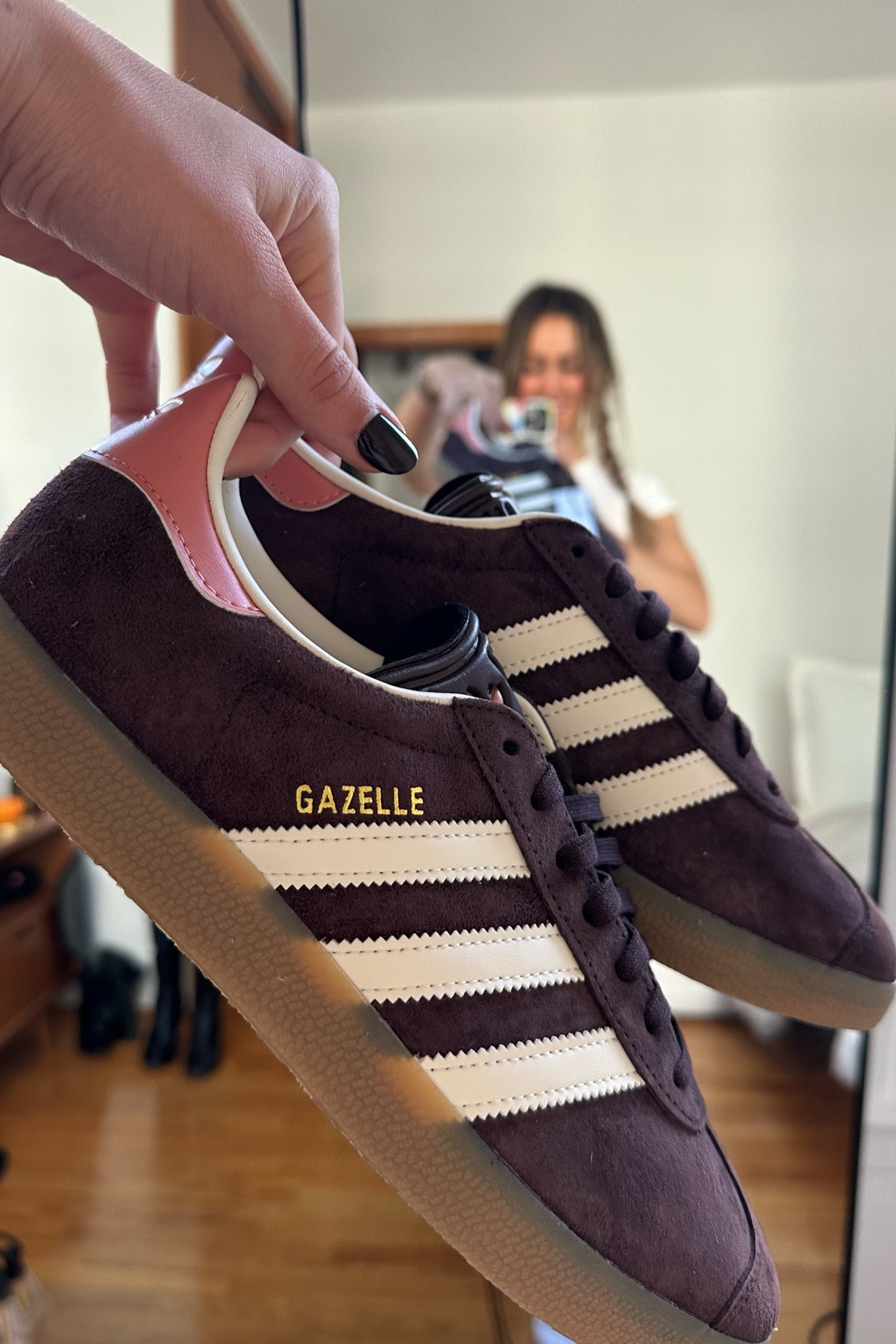 Idk what to say other than gorgeous chocolate color, comfy, go with everything 