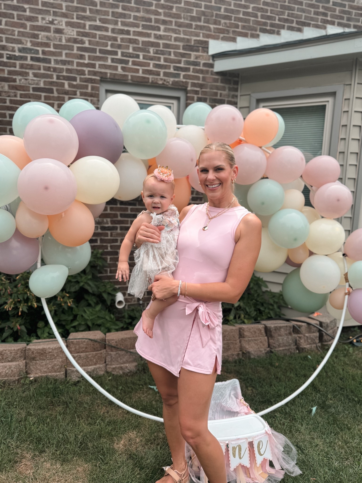 I am in love with this athletic outfit that you can dress up or down, I wear it all of the time! 

#LTKFindsUnder50 #LTKSeasonal