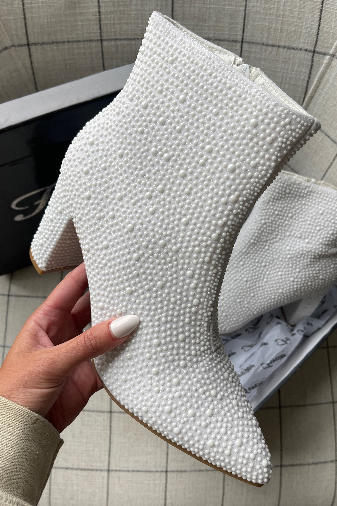 Obsessed with this Betsy Johnson dupe on Amazon for only $46! 

Fit true to size and comfortable! 

#betsyjohnson #betsyjohnsondupe #dupe #amazonfashion #countryboots


#LTKshoecrush #LTKstyletip #LTKunder50