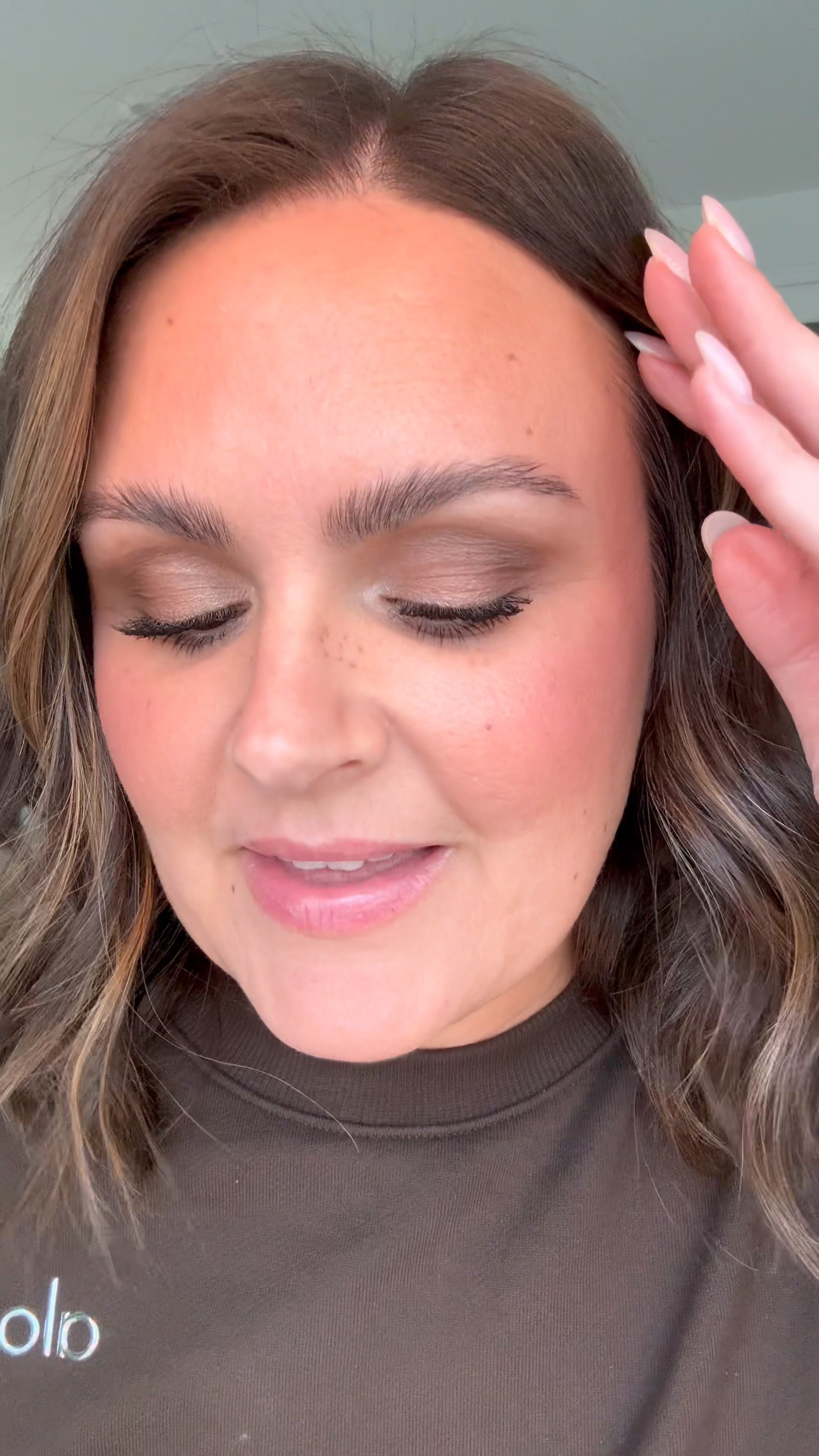 Easy eyeshadow tutorial, easy makeup

Urban decay, Eyeshadow primer potion 
Palette, shade Nude
Tartelette, tubing mascara 
(Tarte code: ITSCOURTNEY)

Alo sweats - medium top & bottoms (size down) *they’re pricey but so comfy!

Makeup over 30, mature skin makeup, basic eyeshadow, nude eyeshadow 

#LTKFindsUnder50 #LTKWatchNow #LTKBeauty