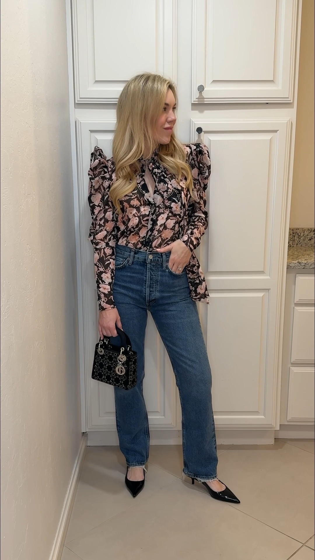 Floral top
Agolde jeans 
Dior Lady bag
Gucci kitten heels 
Date Night Outfit 


#LTKStyleTip #LTKItBag #LTKShoeCrush