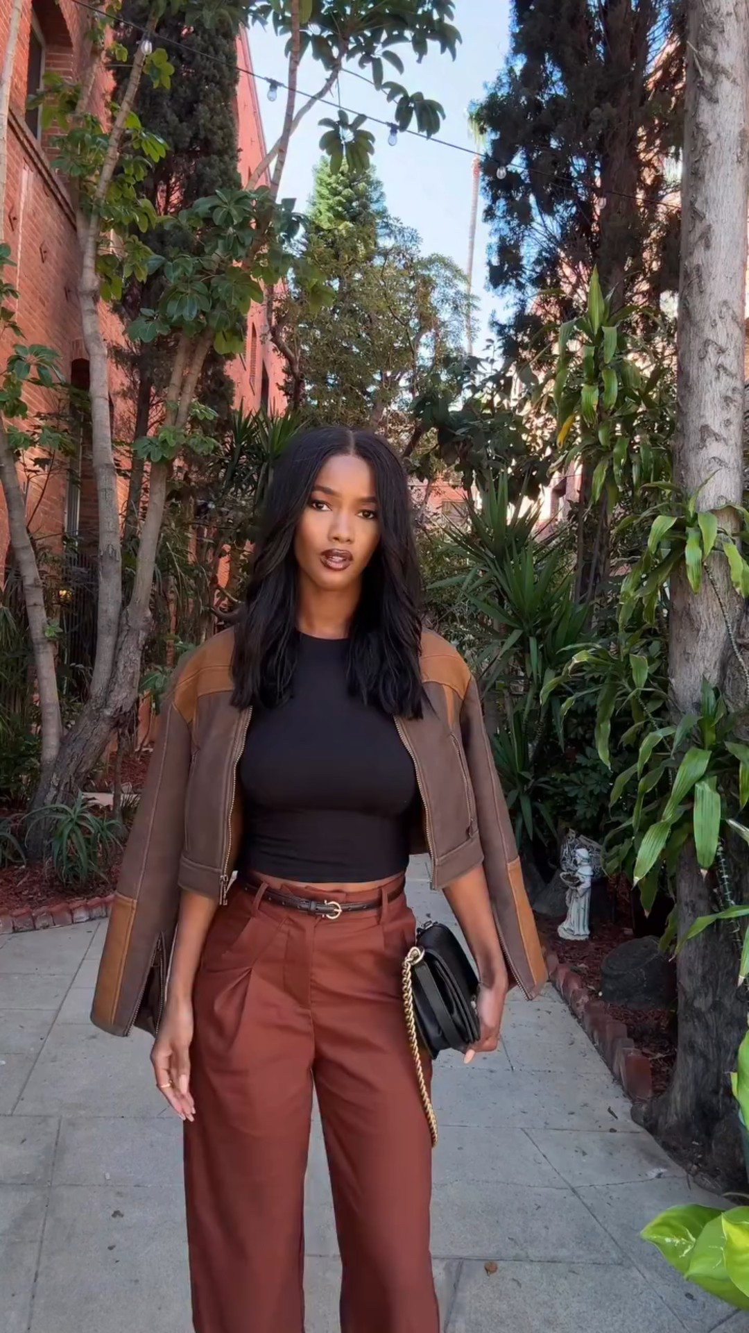 Meetings & thingsss #fitcheck 

OUTFIT DETAILS ✨

jacket @lioness_official 
top @windsorstore 
pants @riality.co 
belt @amazonfashion 
shoes @dolcevita 
bag @chanelofficial