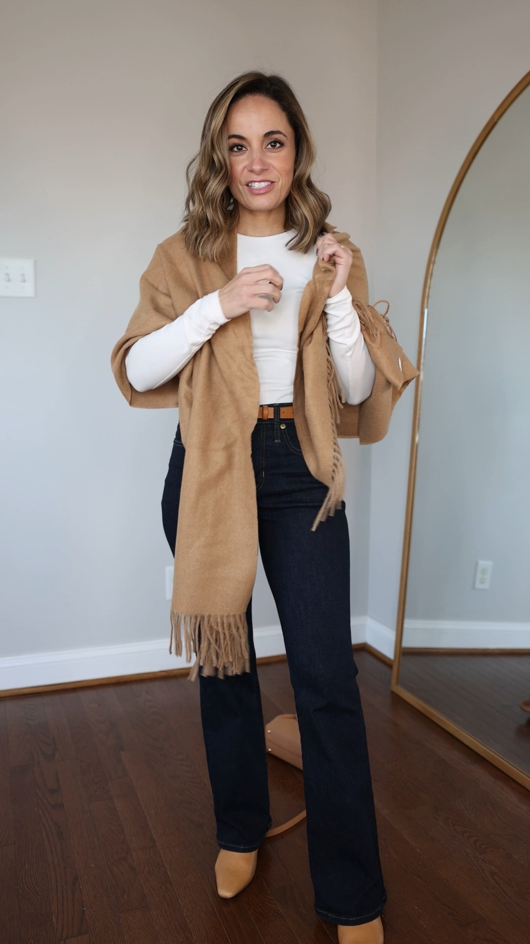 How to tie a scarf over your shoulders 

Jeans (j.crew): petite 24 
White top (Gap): xxs (recommend a size up) 
Scarf (Gap) 
Boots (Madewell): tts 
Belt (J.Crew) 

#LTKStyleTip