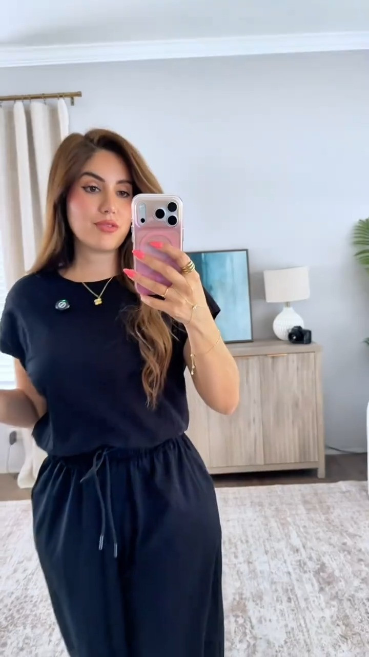 My go-to athleisure pick lately, the elastic waist and drawstring make it easy to move in and the pockets fit everything! 

 #LTKgrwm #LTKootd #LTKSeasonal