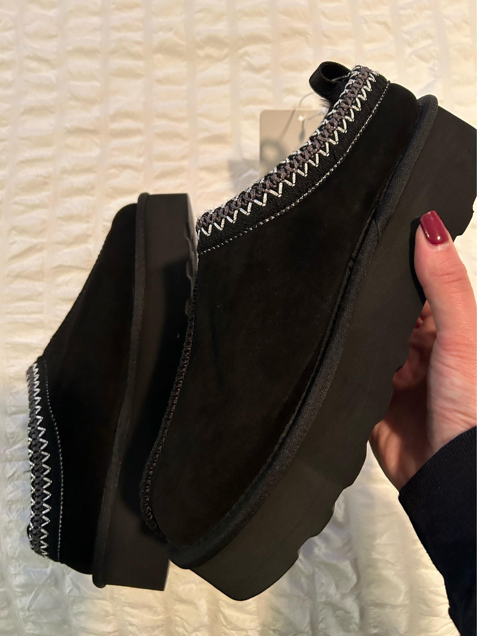 Absolutely love love love these UGG dupes from Amazon, just added the last color to my collection, amazing quality and extremely comfortable 🤎🐻 

Amazon Finds
Amazon Fashion 
Amazon Dupes
Platform Tasman 
UGG Tasman 
Tasman Dupes
Platform Tasman Dupes
Amazon Finds
UGG
UGG Slippers
UGG Dupe